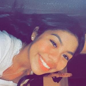 Meet your Posher, Yvette